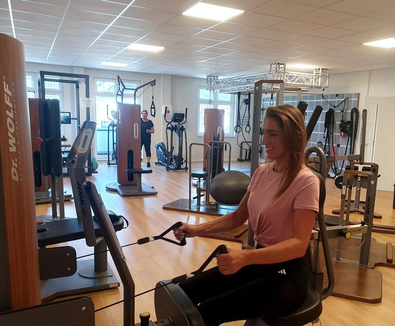 Trainingsbereich im Therapie Zentrum Warstein mit Gerätetraining.